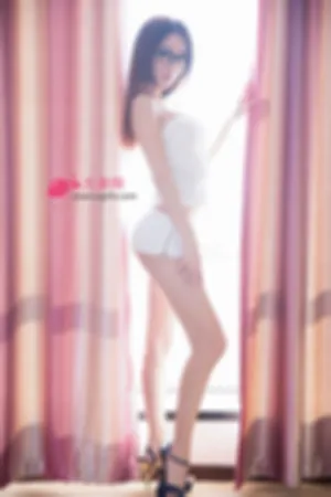 [Ugirls]尤果网湿身半裸上阵，大秀迷人曲线尤果网