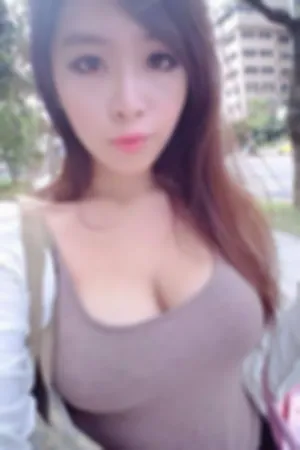 脸蛋正身材凶的正妹