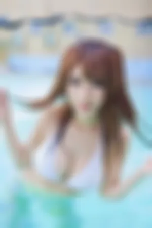 青春少女泳装里的妖娆