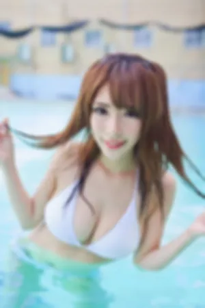 青春少女泳装里的妖娆