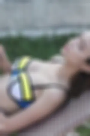 韩国晒胸妹美腿无双