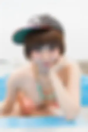 短发美少女户外写真