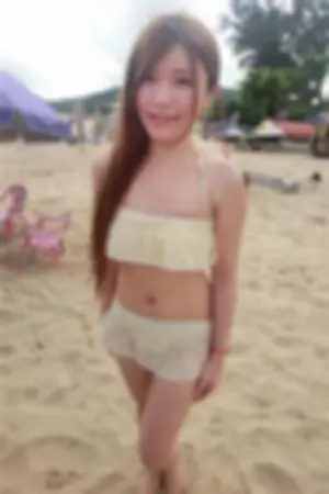 白皙甜美外拍麻豆