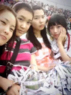 艺正花整容前的高中素颜照