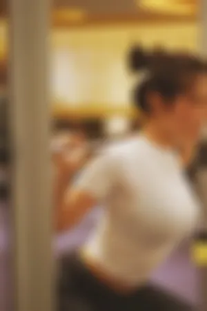 篮球宝贝晒健身照 傲人上围让人不忍直视