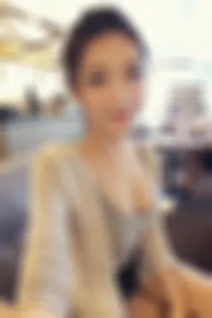 电竞妹秀傲人胸器拒做花瓶 海量性感低胸爆乳自拍生活照