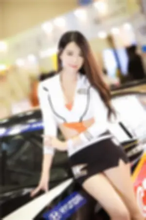 殷夏荣 南韩人气车模美腿写真