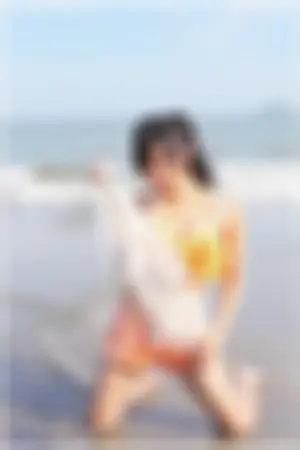 Candy 好阳光和无辜的「电眼美女」