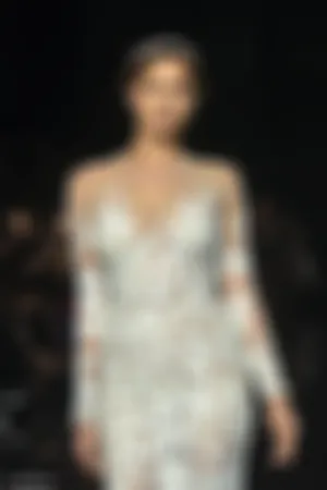 巴塞罗那时装周pronovias高端婚纱T台秀 薄丝透视照