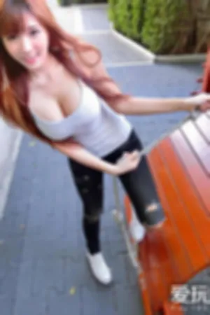 Facebook最新性感爆乳照片 棒糖妹