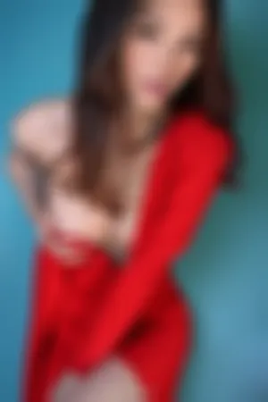 38D软妹子红色睡衣 梦幻性感爆乳写真