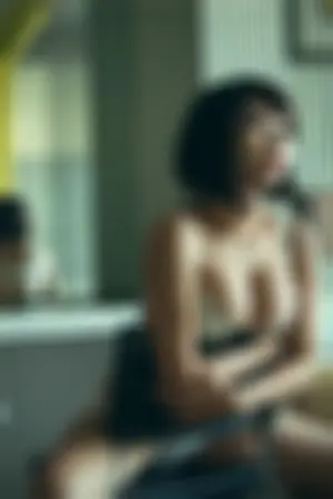 不能直视的「飞弹奶」家居写真