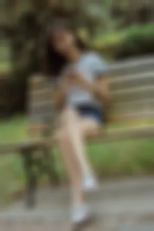 微博私房照 校园长椅清新写真