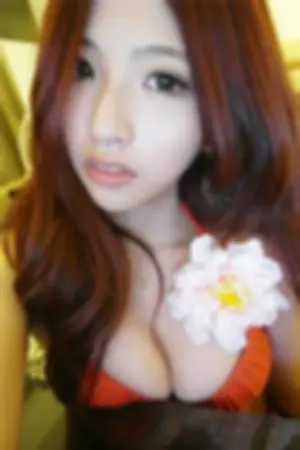 王筱茜 便利店打工的妹子