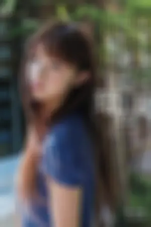 小恶魔般可爱的新晋女演员泳装照