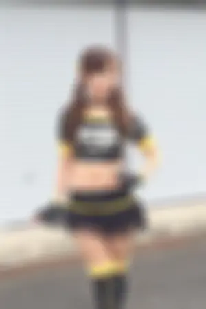 俏丽赛车女模私房照