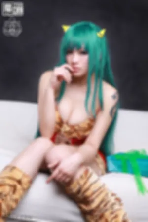 《福星小子》喷血女主角拉姆圣诞版Cosplay