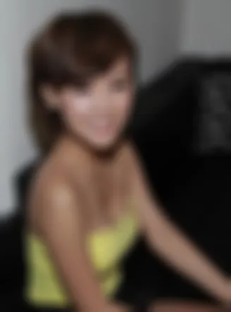 黄色性感抹胸 男粉丝庆生爆乳照