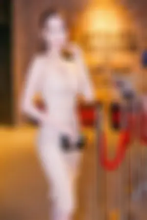 越南BABY 肉色低胸装出席活动照