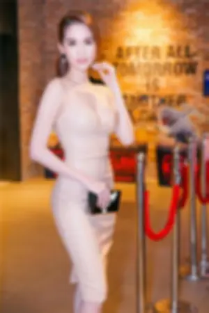 越南BABY 肉色低胸装出席活动照