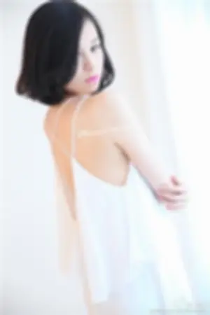 短发冷艳美女写真