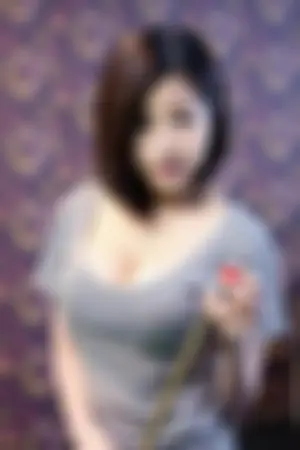 美女裁判低胸爆乳泡温泉自拍