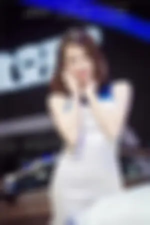 Smile 时尚美艳车模