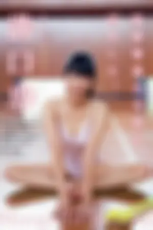 软体柔身黑发美人