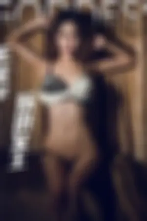 [TouTiao]头条女神 2016-11-26 玉腿横呈