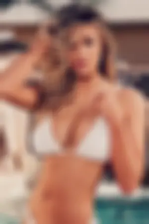 浑圆美胸让80万人暴动