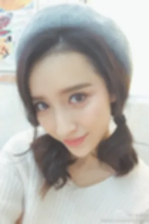 美女校花晒红衣照 仙似紫霞美如佟丽娅