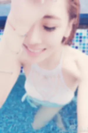 国脚李建滨娇妻微博最新性感泳装自拍