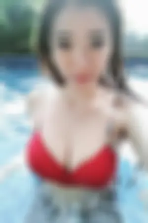 Mii Kuan 「大马侯佩岑」美胸照超犯规