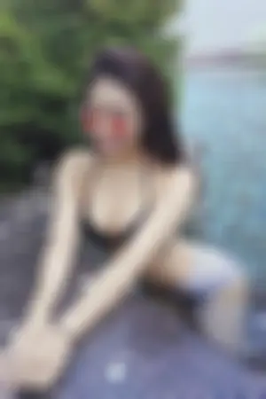 既有颜值又有身材的新加坡妹子