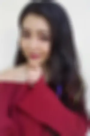 Nicole 她有着一双清澈的美目