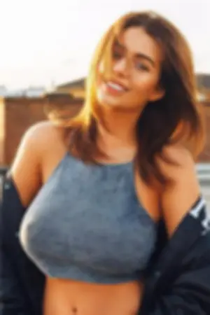 霍利·皮尔斯 核弹级车头灯性感私房照