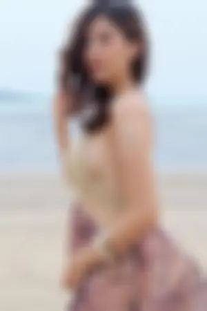 泰国正妹歌手微笑能让粉丝疯狂