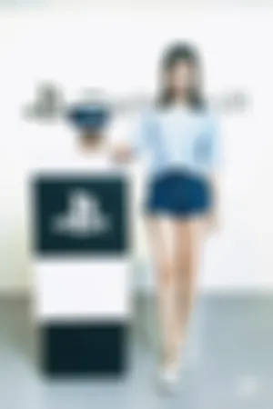 清华硕士当游戏主播 微博最新工作照 自拍照