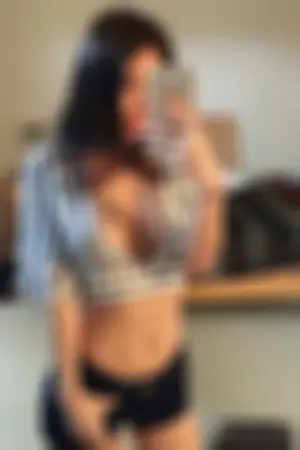 亚裔豪放美女惹火私照