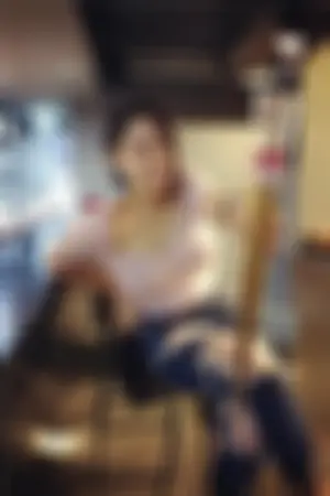 Sophia 贴身上衣包不住的火辣