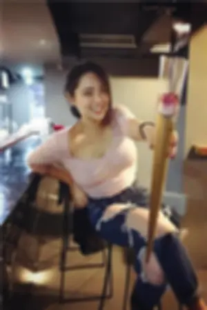 Sophia 贴身上衣包不住的火辣