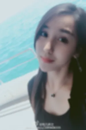 最新微博出海游艇自拍照