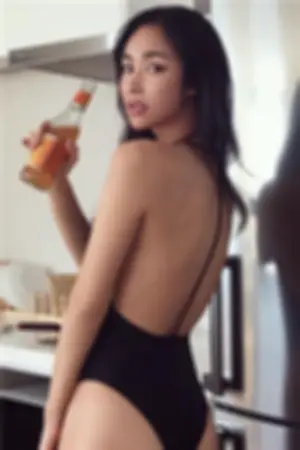 Jess 超正脸蛋与浑圆美臀