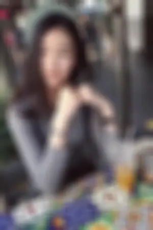 Neeitrighthere 不靠长辈靠美腿 10万网友被她电晕