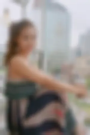 中韩双语主持人赵瑞妍 有颜值有玉背还有长腿