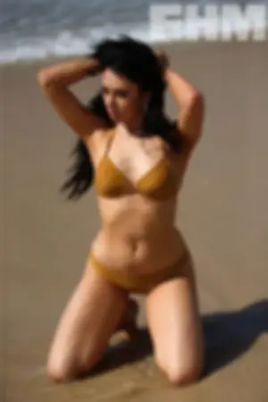 伊德混血模特 FHM男人帮性感比基尼惹火写真