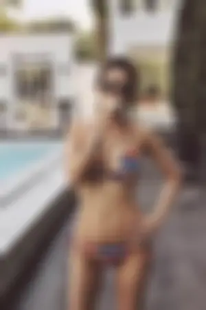 40岁冻龄女神许维恩姐姐性感生活照回应LES