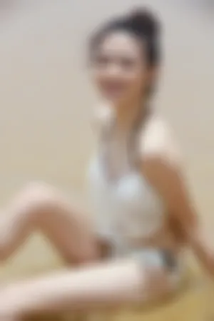 海边身穿性感比基尼写真