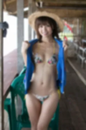 赛车女郎 骨感翘臀写真图片