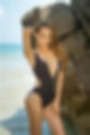 越南正妹Ngọc H #224; 遮不住的狂野气质